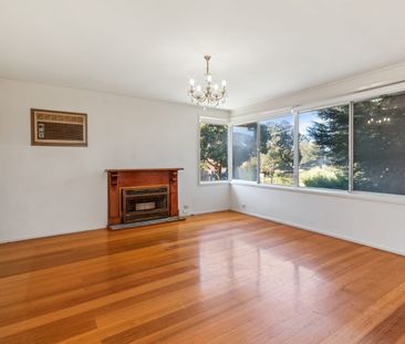 Spacious Living! - Photo 1