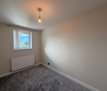 4 bedroom semi-detached house to rent - Photo 4