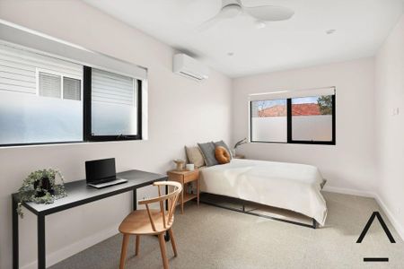 Brand New Studios in Mascot with High-speed Internet, Electricity & Water Included in the Rent! - Photo 2