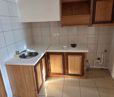 Location Appartement 2 pièces 42m² ST DENIS 97400 - Photo 3