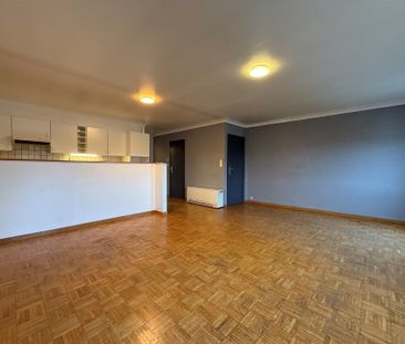 Centraal gelegen appartement met 2 slaapkamers. - Photo 2