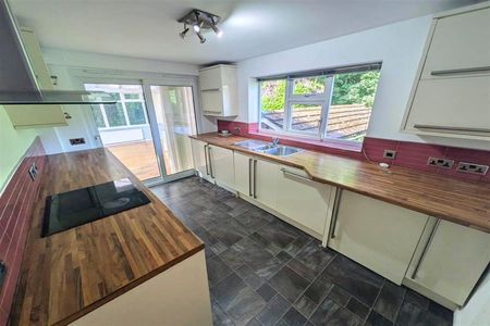 3 Bedroom Semi Detached To Let - Photo 4