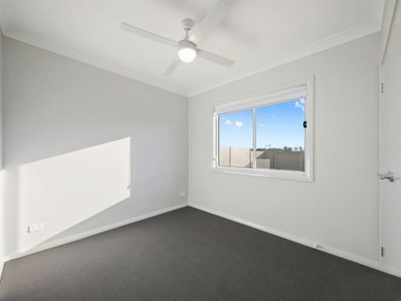 Near-new, premium family home - Photo 4