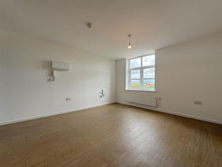 George House, Bolton - Photo 2