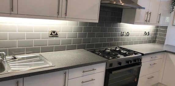 7 Bed Terraced House, Whitby Road, M14 - Photo 2