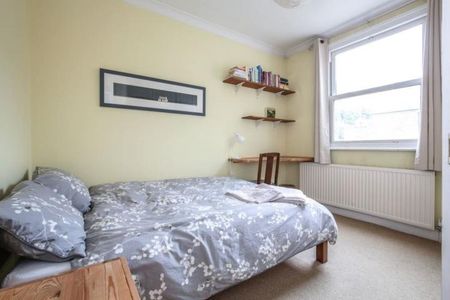 A bright and spacious two double bedroom property in Crouch End - Photo 5