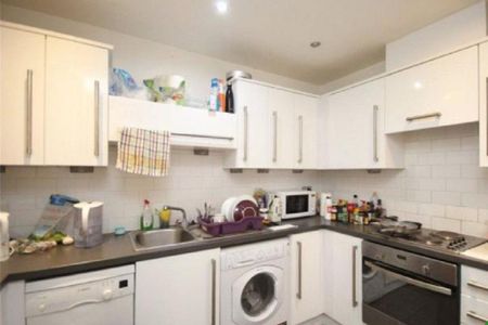3 bedroom flat to rent - Photo 5