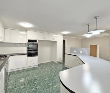 Large Family Home - Photo 5