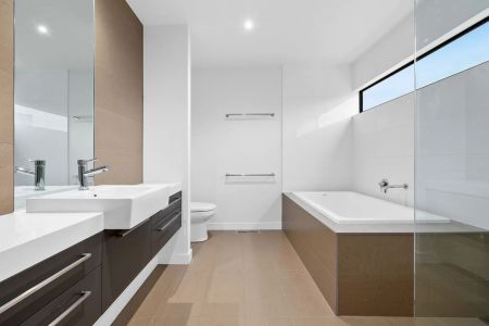 Contemporary Lifestyle On The Beach Edge - Photo 3