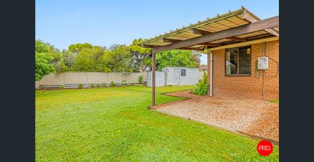 Family Comfort in a Quiet Court! - Photo 2