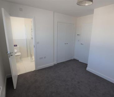 3 bedroom semi-detached house to rent - Photo 2