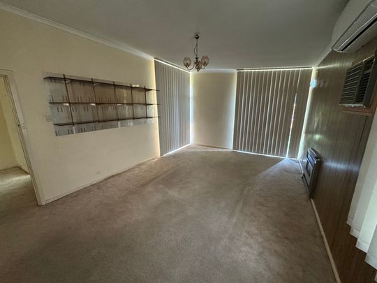 Large 3 Bedroom Family Home - Photo 1