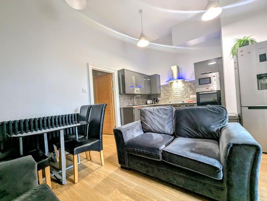 3 bedroom flat to rent - Photo 1