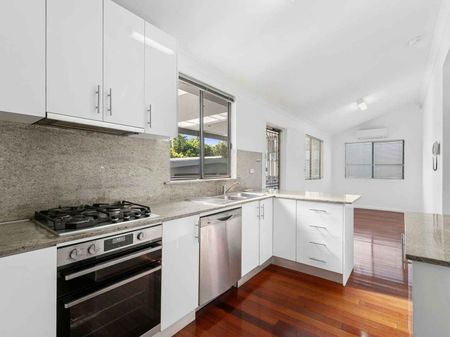 Impressive 4 bedroom Home in Prime Location - Photo 5