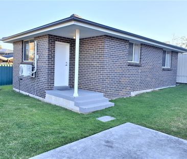 Brick 2 bedroom flat, fully tiled throughout, fenced Flat. New AC, ... - Photo 2