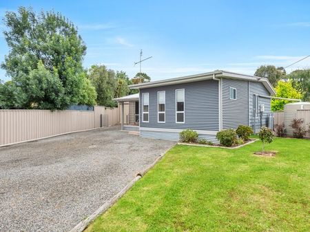 11 Higgins St, Encounter Bay SA 5211 - House For Rent | Domain - Photo 2