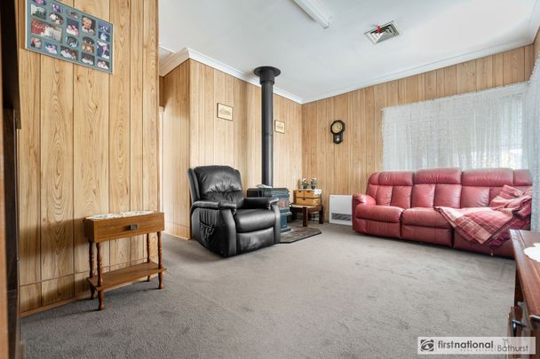 Low-Maintenance Living in a Prime Bathurst Location - Photo 1