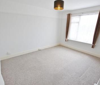 King Edward Avenue, Bournemouth - Photo 4