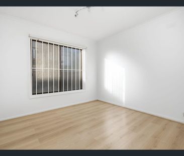 Stylish Ground Floor Living in a Prime Box Hill Location - Photo 6