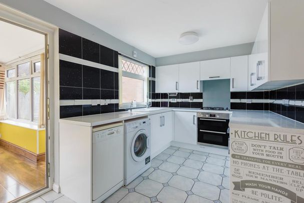 3 bedroom terraced house to rent - Photo 1