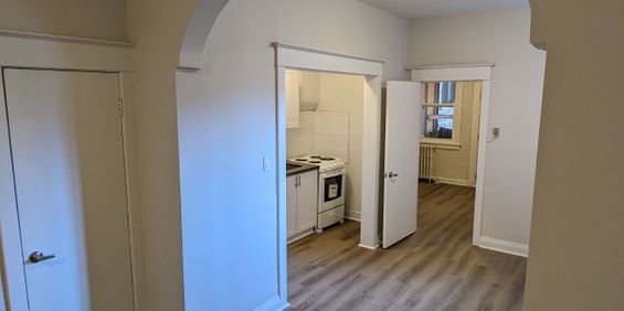 One Bedroom plus a den! - Photo 3