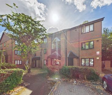 1 bedroom Flat in Dutch Barn Close, Staines-upon-Thames - Photo 5