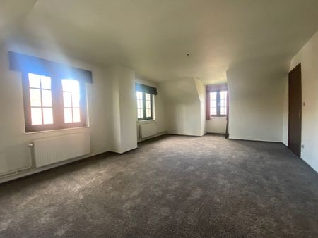 Karakteristieke, ruime woning gelegen in Heusden-Zolder - Photo 2