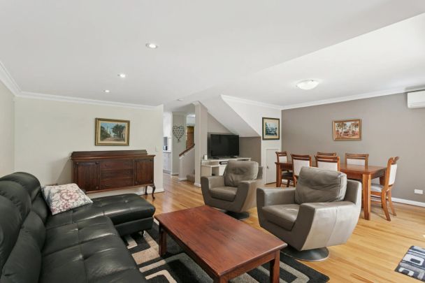 Modern Townhouse in Prime Mount Claremont Location - Photo 1