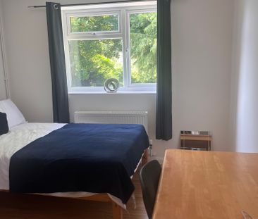 St Martins Road Room 1 - Photo 2