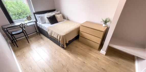 1 bedroom in a house share to rent - Photo 2