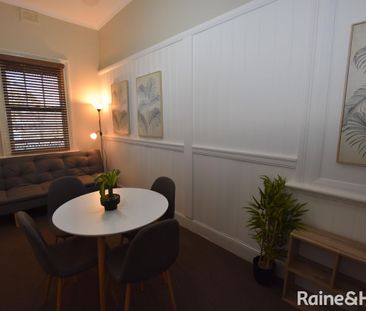 Fully Furnished & Central Apartment - Photo 3