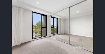 Modern Two Bedroom Apartment in Prime Armadale Location - Photo 2