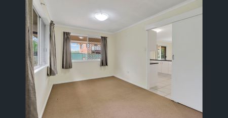 LOWSET FAMILY HOME ON LEVEL BLOCK - Photo 4