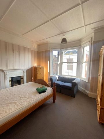 1 bedroom in a house share to rent - Photo 5