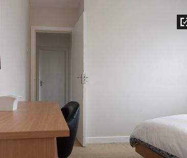 Ample room in shared apartment in Knocklyon, Dublin - Photo 1