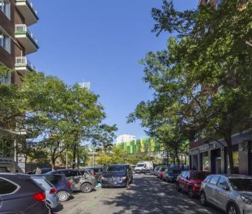 Room in a shared 9-bedroom apartment for rent in Vallehermoso, Madr... - Foto 3