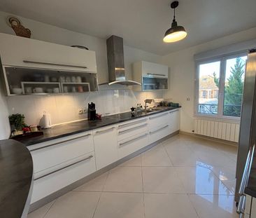 Tout savoir sur cette maison dans le quartier Sud, à Le Mesnil-le-Roi - Photo 2