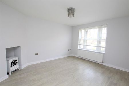 4 bedroom detached house to rent - Photo 2