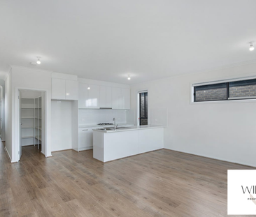 Contemporary & Stylish - Photo 3