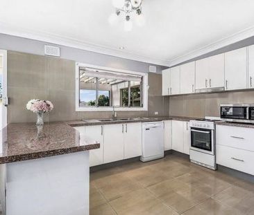 4 Bedroom Family Home - Photo 6