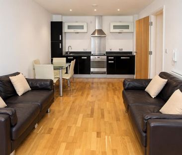 2 bedroom flat to rent - Photo 2