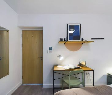 5 Bedroom House - Photo 4