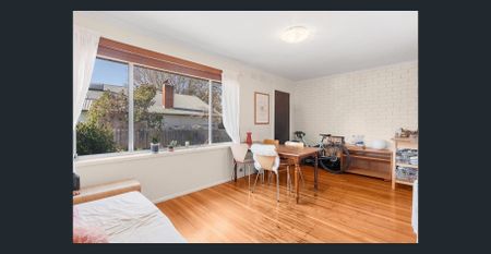 Comfort Living, Convenient Location - Photo 3