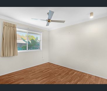 Spacious Family Home in Heart of Burleigh Waters - Photo 6