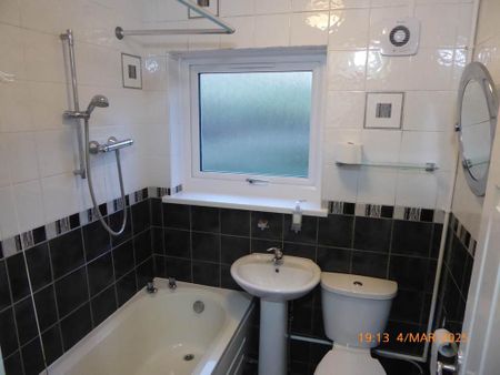 2 bedroom semi-detached bungalow to rent - Photo 5