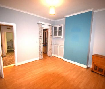 4 bedroom semi-detached bungalow to rent - Photo 2