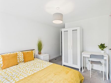 4 bedroom terraced house to rent - Photo 5