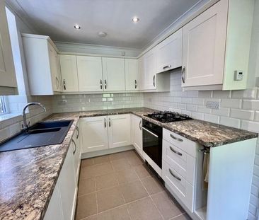 3 bedroom semi-detached house to rent - Photo 4