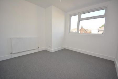 4 bedroom detached house to rent - Photo 3