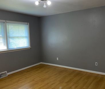 For Lease - 270 Sarnia Road Unit# main level, London North, Ontario - Photo 5